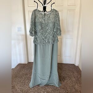 Elegant Lace Overlay Maxi Dress in Sage Green